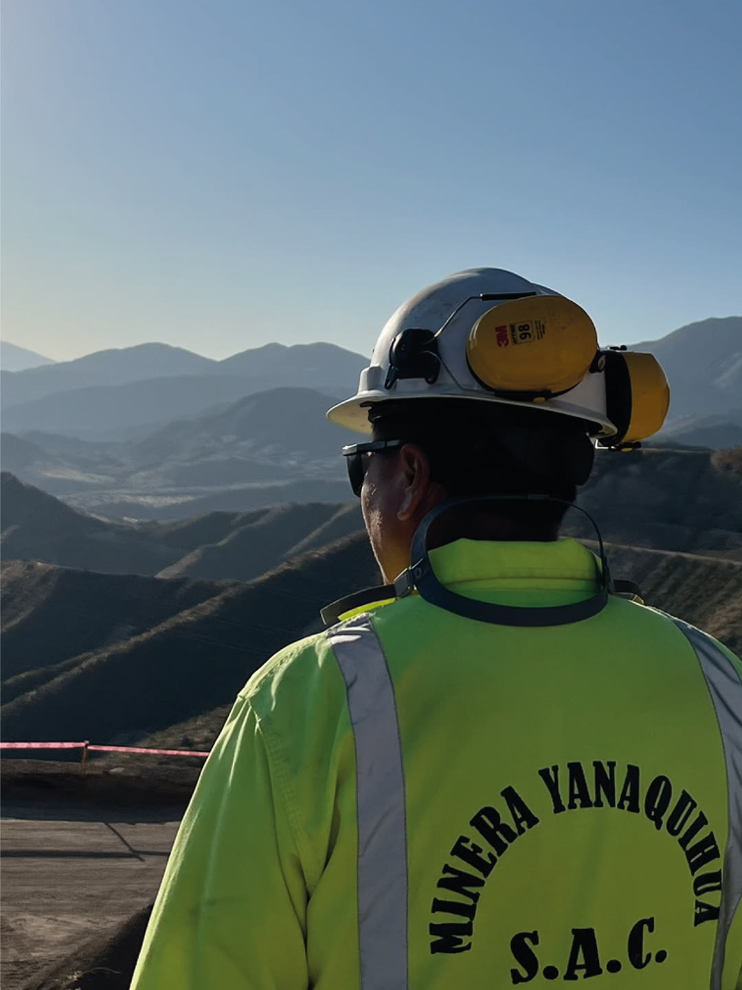 Trabajadores de Minera Yanaquihua en interior mina