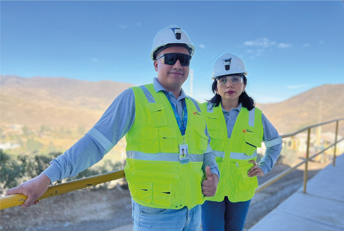 Equipo de Minera Yanaquihua en el área de trabajo