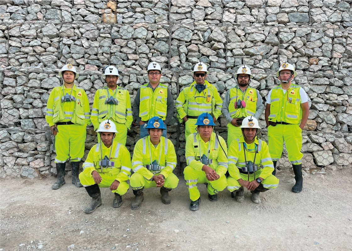Equipo diverso de Minera Yanaquihua